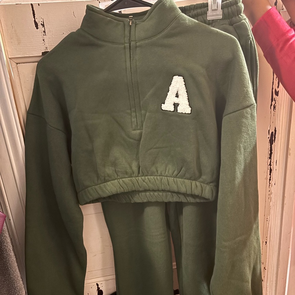 Green Sweatpants Set